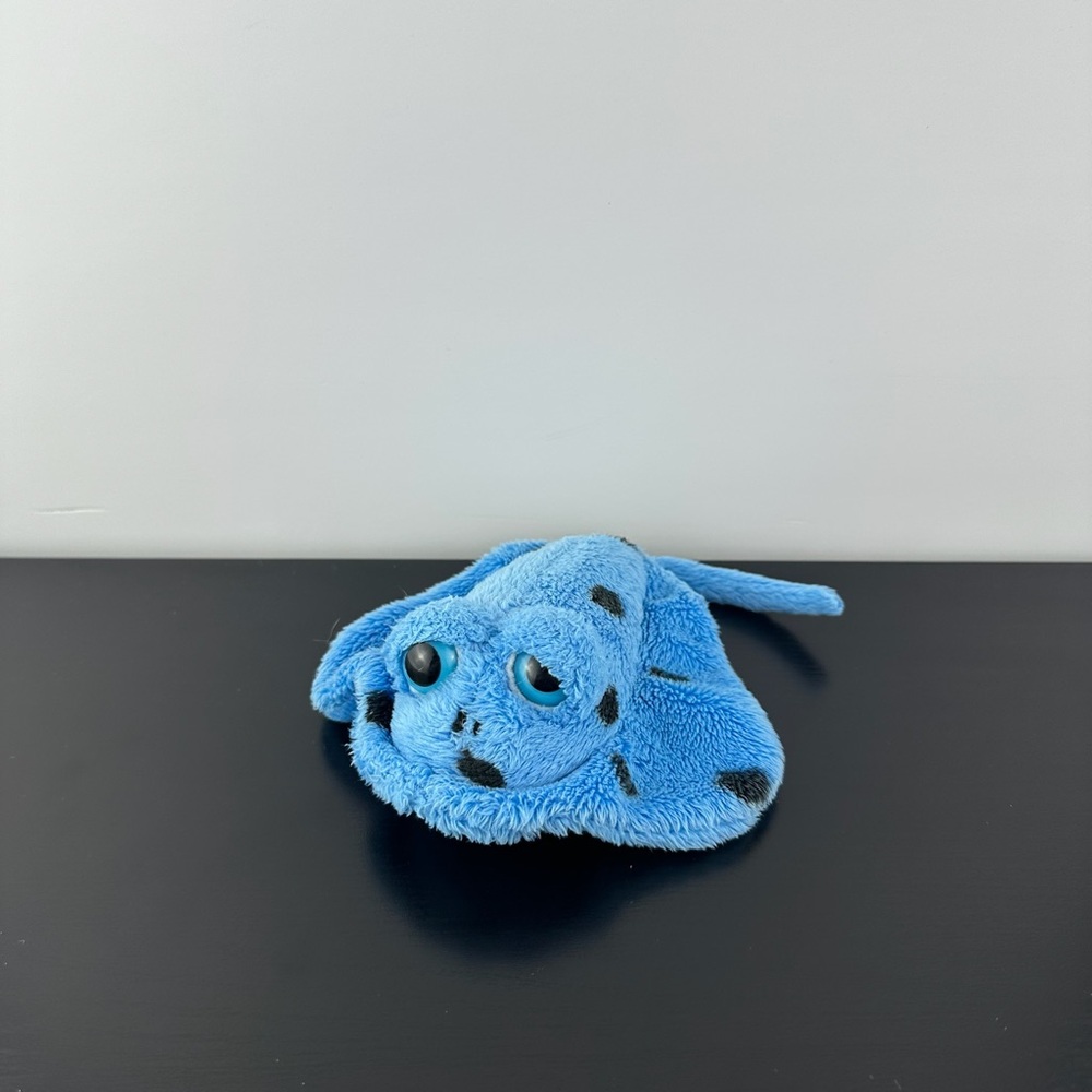 Russ Berrie Lil Peepers Suki Glider Blue Stingray 8” Plush Stuffed Animal